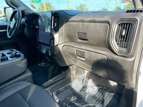 Used 2024 GMC Sierra 3500 Pro w/ Convenience Package image 27