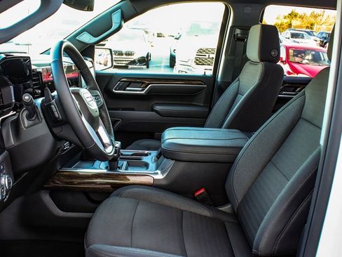 Used 2025 GMC Sierra 1500 Elevation image 30