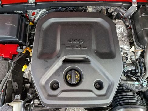 Used 2025 Jeep Wrangler Unlimited Sahara AWD/4WD image 12