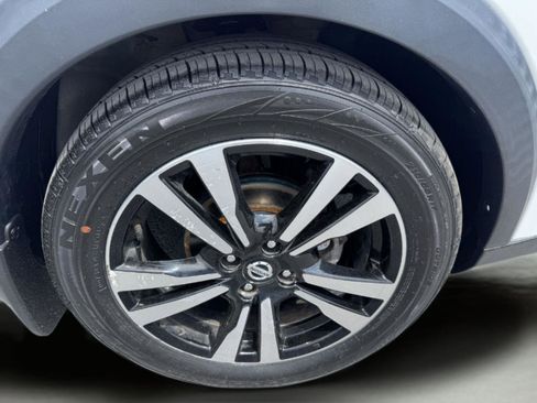 Used 2018 Nissan Kicks SV FWD image 25