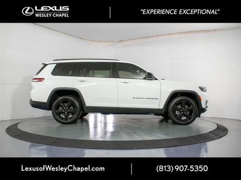 Used 2024 Jeep Grand Cherokee L Limited w/ Black Appearance Package image 4