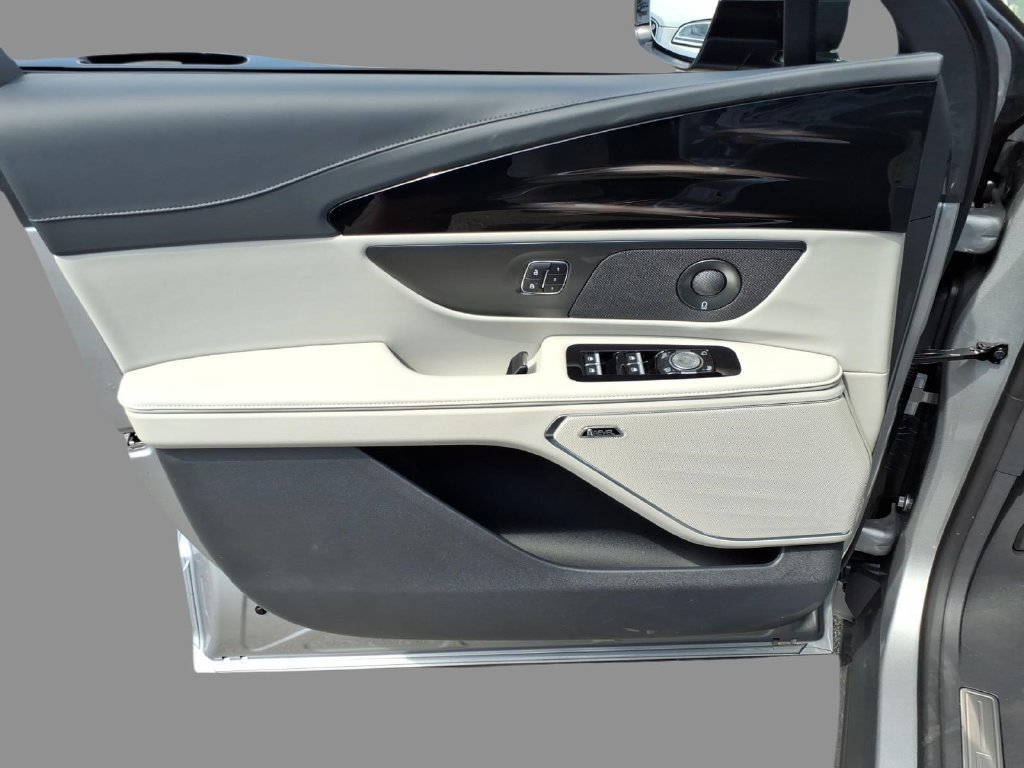 New 2026 Lincoln Nautilus Reserve AWD/4WD image 16