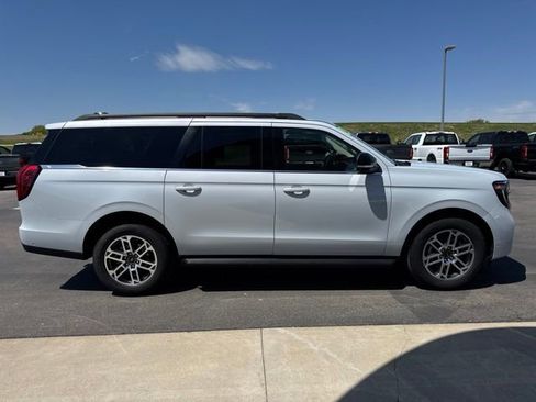 Used 2025 Ford Expedition Max Active AWD/4WD image 6
