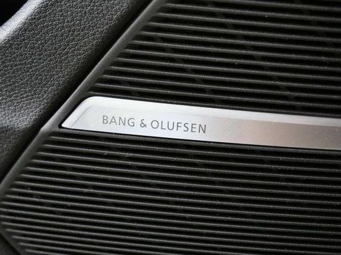 Used 2022 Audi Q8 Premium Plus image 25