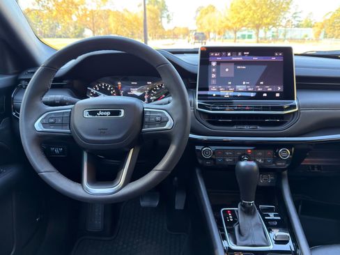 Used 2023 Jeep Compass Altitude w/ Sun and Sound Group image 3