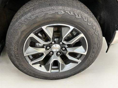 Used 2024 Chevrolet Silverado 1500 LT image 11