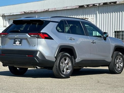 Used 2025 Toyota RAV4 XLE AWD/4WD image 4