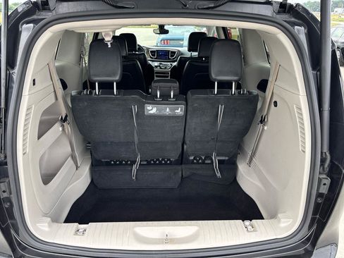 Used 2017 Chrysler Pacifica Touring-L FWD image 22