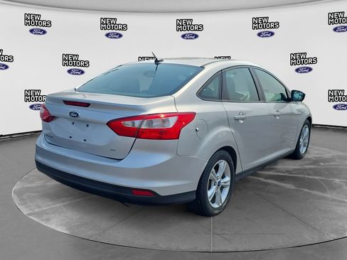 Used 2014 Ford Focus SE w/ SE Winter Package FWD image 4