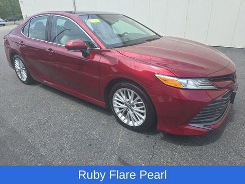 Used 2018 Toyota Camry XLE FWD image 1
