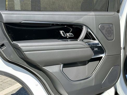 New 2025 Land Rover Range Rover Long Wheelbase SE image 12