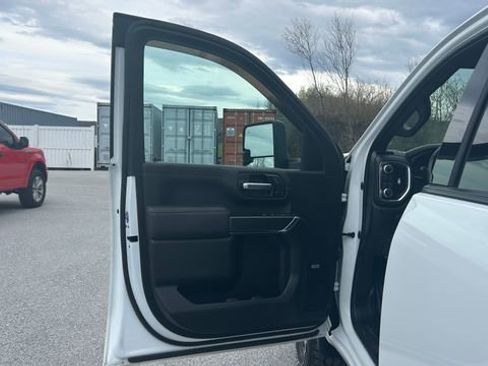 Certified 2022 GMC Sierra 3500 AT4 w/ AT4 Preferred Package AWD/4WD image 15