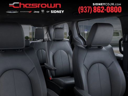 New 2026 Chrysler Pacifica Select image 26