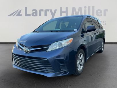 Used 2018 Toyota Sienna LE w/ Carpet Mat Package