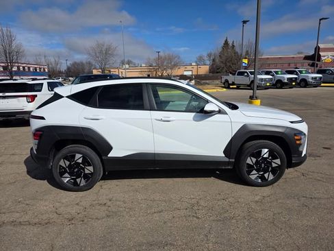 Used 2025 Hyundai Kona SEL image 8