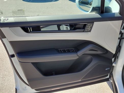 New 2026 Porsche Cayenne image 24