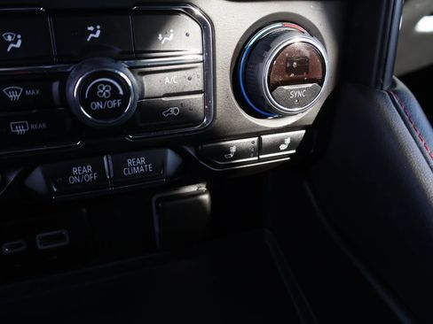 Used 2021 Chevrolet Suburban RST image 43