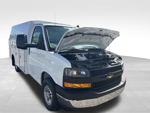 New 2025 Chevrolet Express 3500 w/ Power Convenience Package image 28