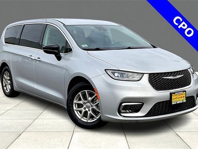 Used 2024 Chrysler Pacifica Touring-L