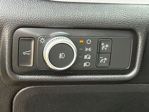 Used 2021 Ford Explorer XLT w/ Equipment Group 202A RWD image 23