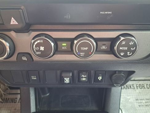 Used 2019 Toyota Tacoma TRD Off-Road image 23