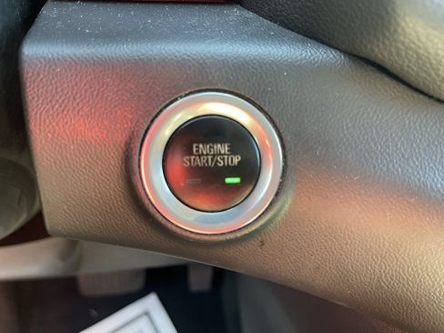 Used 2020 GMC Terrain SLE w/ Driver Convenience Package FWD image 16