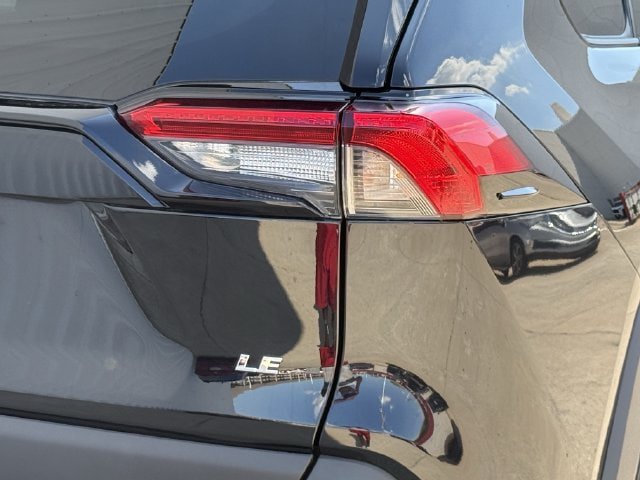 Certified 2025 Toyota RAV4 LE AWD/4WD image 7