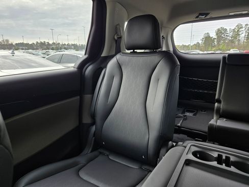 New 2026 Kia Carnival LXS image 12
