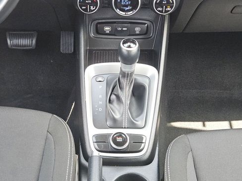 Used 2025 Hyundai Venue SEL FWD image 22