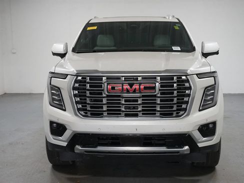 Used 2025 GMC Yukon Denali w/ Denali Reserve Package AWD/4WD image 2