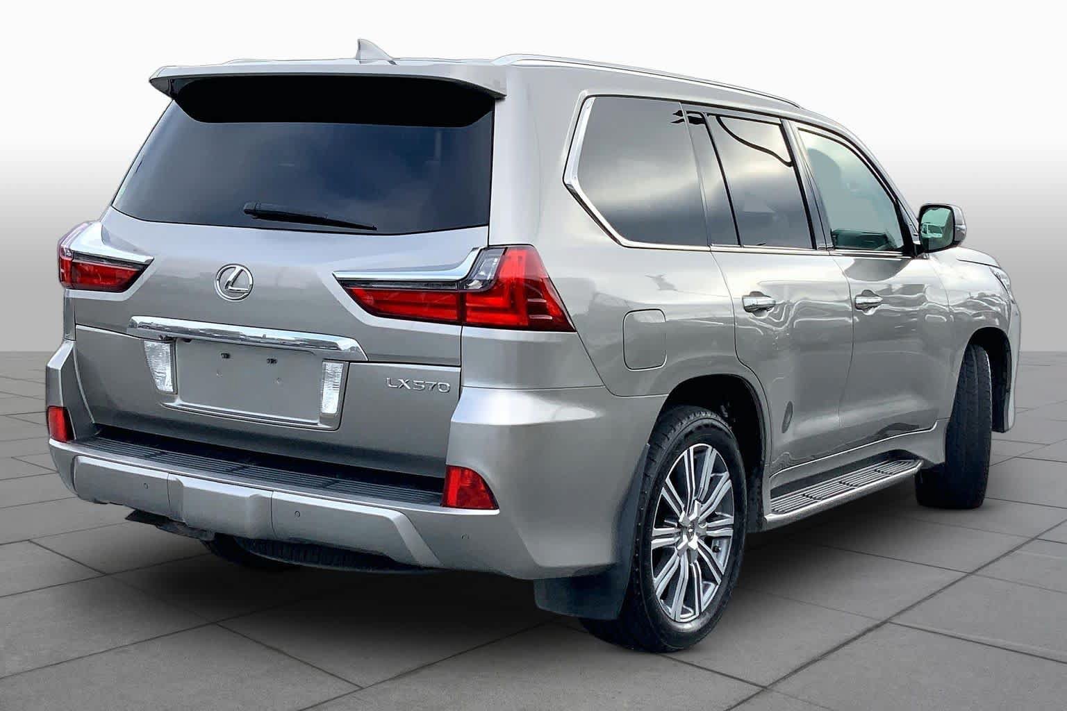 Used 2017 Lexus LX 570 4WD w/ Luxury Package image 12