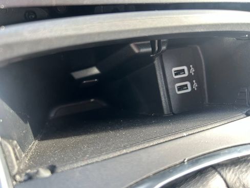 Used 2018 Ford Edge Titanium w/ Equipment Group 301A AWD/4WD image 23