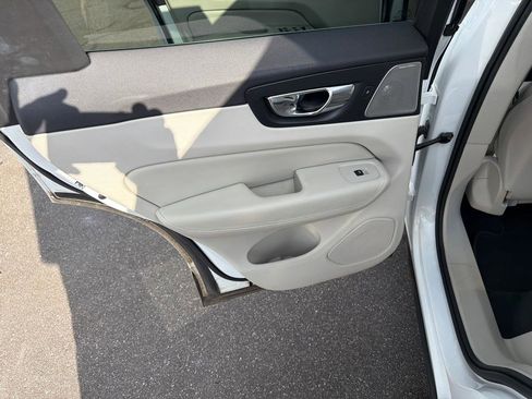 Used 2018 Volvo XC60 T8 Inscription w/ Luxury Seat Package image 34