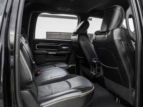 Used 2019 RAM 2500 Laramie w/ Black Appearance Package image 35