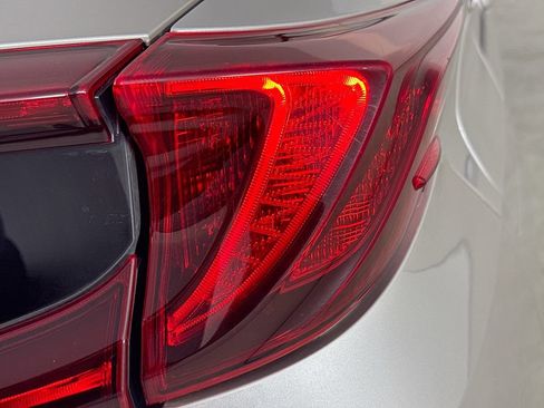 Used 2021 Toyota Prius Prime LE FWD image 31