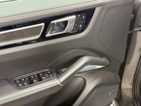 Certified 2023 Porsche Cayenne Turbo S AWD/4WD image 23