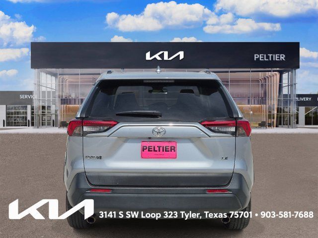 Used 2019 Toyota RAV4 LE FWD image 4