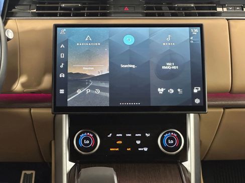 Used 2023 Land Rover Range Rover Long Wheelbase SE image 24