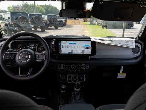 New 2025 Jeep Gladiator Sport image 19