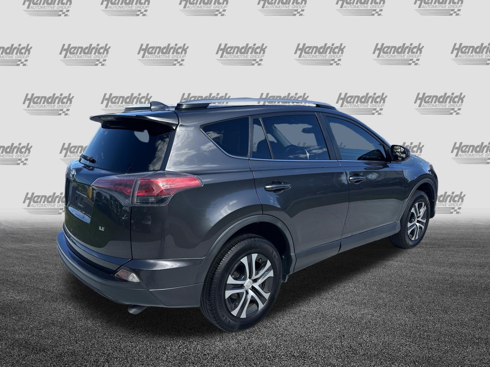 Used 2017 Toyota RAV4 LE FWD image 10