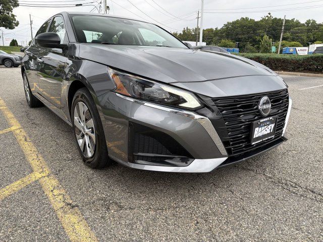 Certified 2025 Nissan Altima 2.5 S FWD image 2