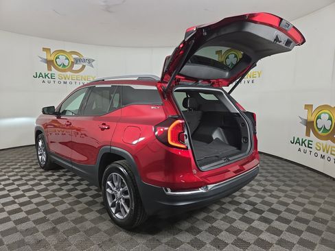 Certified 2022 GMC Terrain SLT image 32