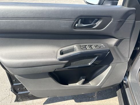 Used 2025 Nissan Pathfinder SV AWD/4WD image 12