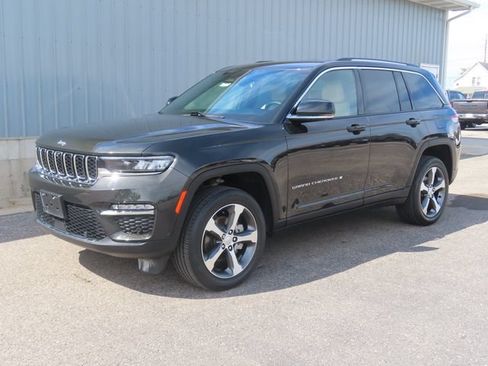 Used 2023 Jeep Grand Cherokee Limited w/ Luxury Tech Group II AWD/4WD image 9