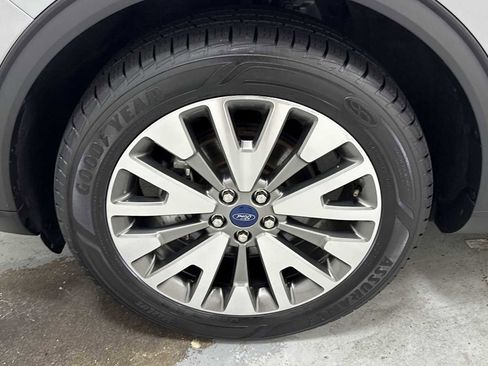 Used 2021 Ford Escape Titanium image 10