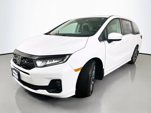 New 2026 Honda Odyssey Touring image 3