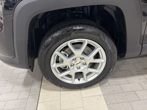 Certified 2022 Jeep Renegade Latitude image 17