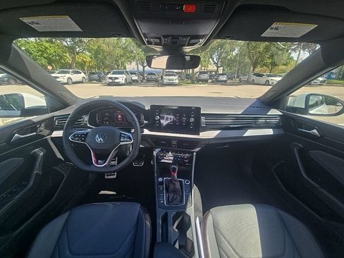 Used 2025 Volkswagen Jetta GLI Autobahn FWD image 28