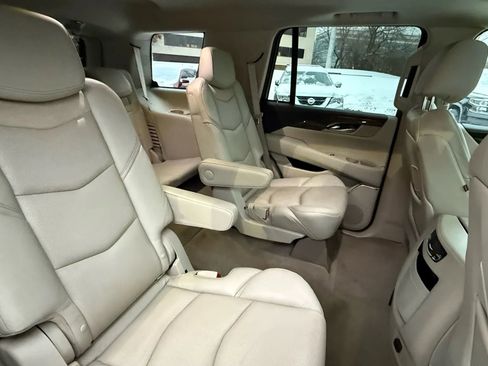 Used 2020 Cadillac Escalade Premium Luxury image 35