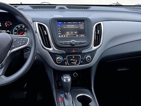 Used 2021 Chevrolet Equinox LS image 9